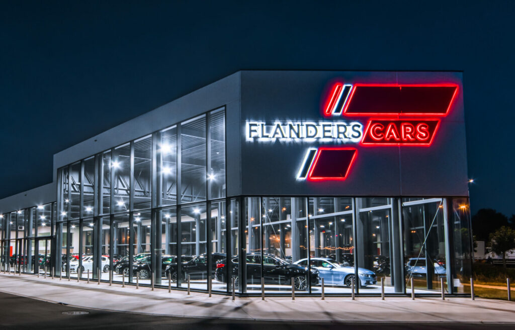 Lichtreclame op maat voor Flanders Cars.